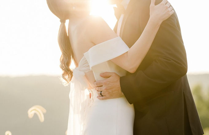 Brautpaar erlebt exklusive Hochzeit im Rheinland – geplant mit Liebe, Leichtigkeit und Gefühl