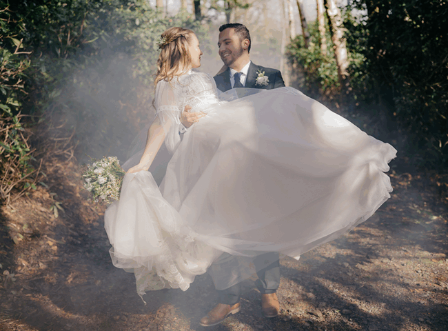 Brautpaar erlebt exklusive Hochzeit im Rheinland – geplant mit Liebe, Leichtigkeit und Gefühl